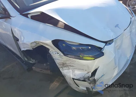 2024 Tesla Model Y Long Range Dual Motor All-Wheel Drive из США, поврежденный, VIN 7SAYGDEE5RF067818